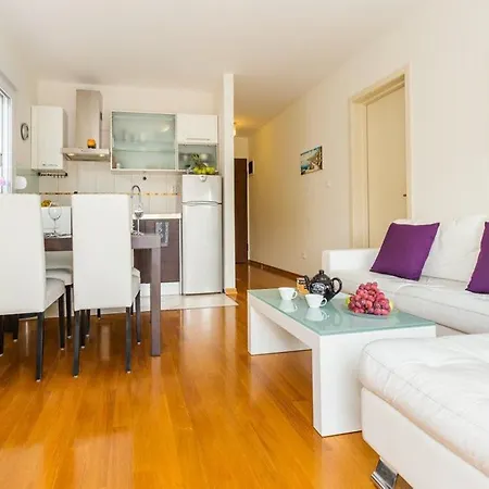 La E Bella Apartament *