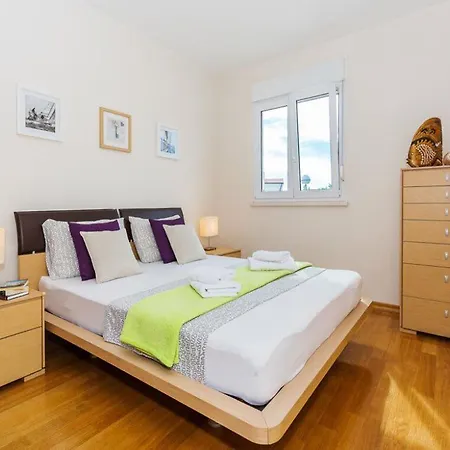 La E Bella Apartament *
